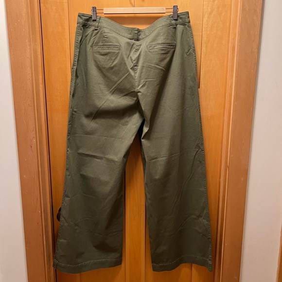 Ann Taylor Green Wide Leg Pants - Picture 4 of 7